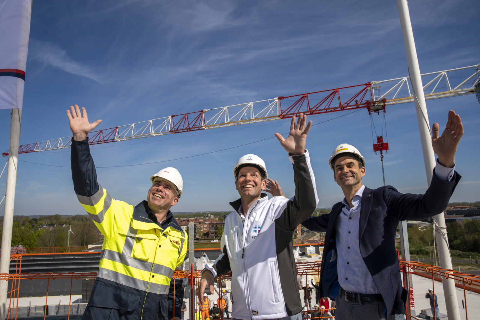 Hoogste punt Rijnstate Elst - vlnr Arjan van Haperen (Unica), Willem-Jan Hanegraaf (Rijnstate), Tom Bongers (Berghege)